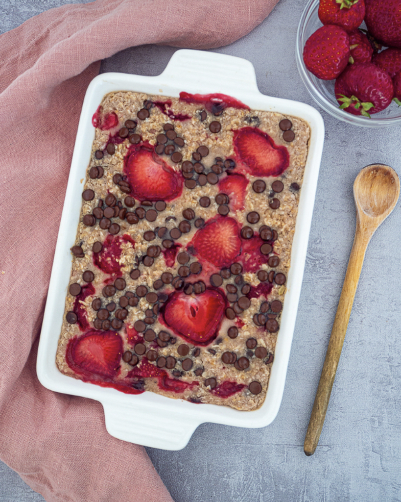 Vegan Baked Oatmeal with Strawberries