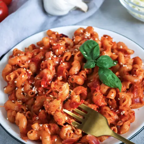 Vegane Nudeln mit Tomatensoße Mini